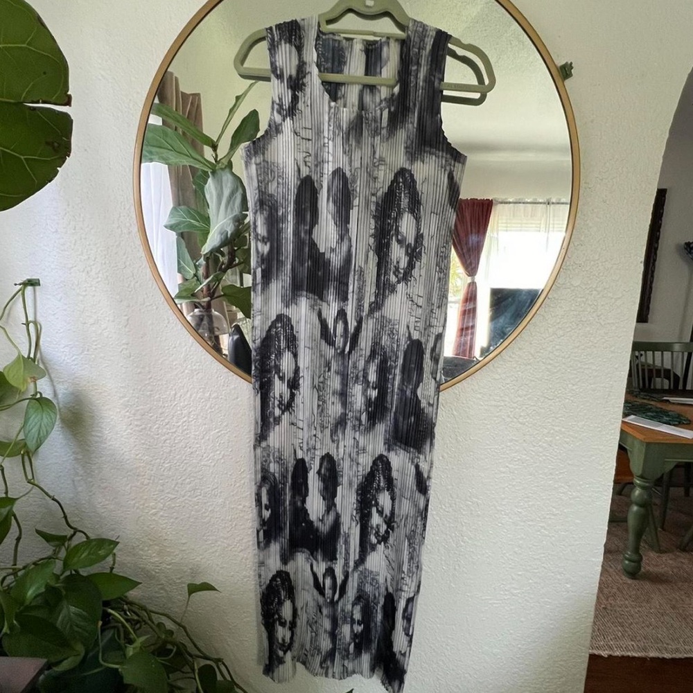 Vintage plisse mini dress with renaissance scene